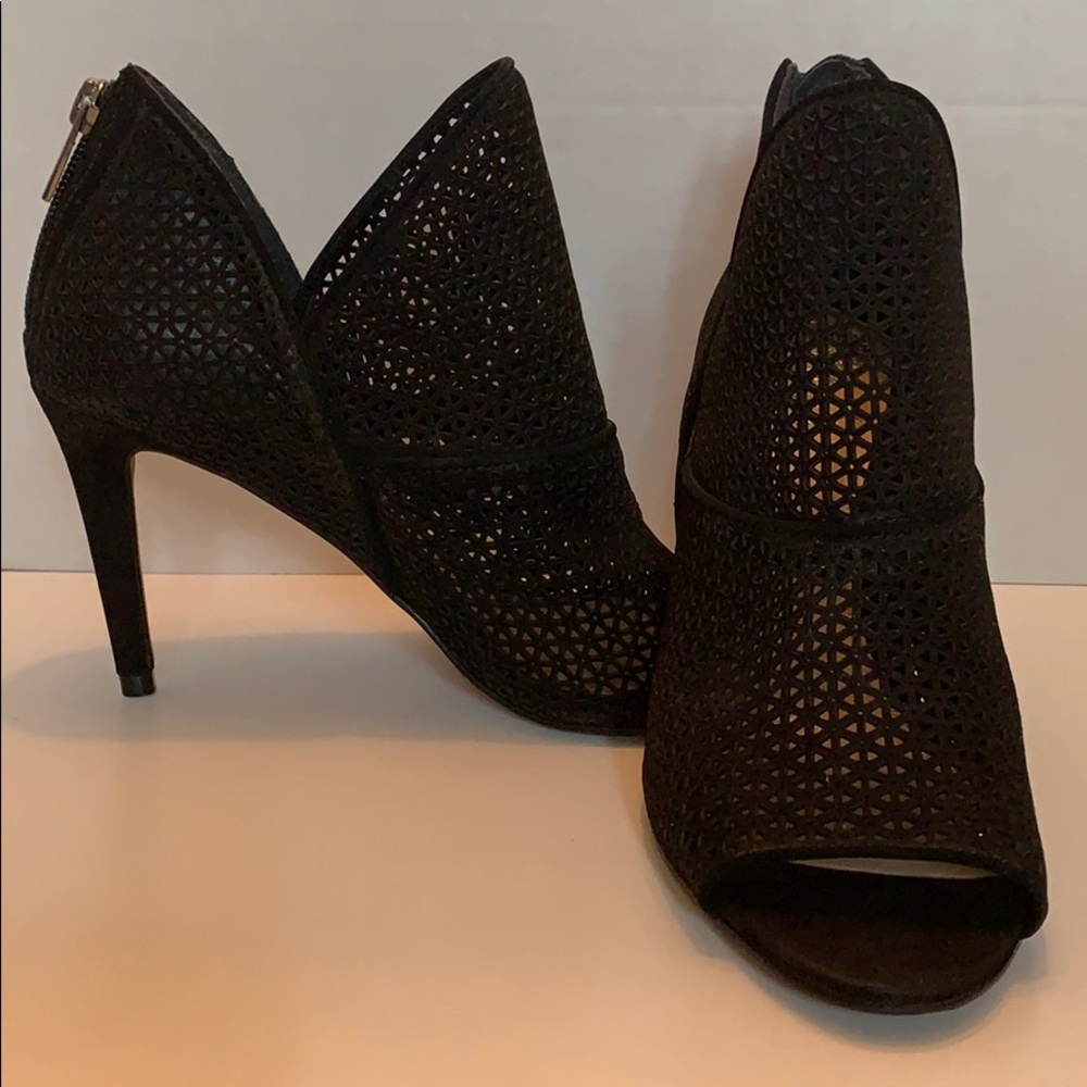 NWOT Vince Camuto Black Suede Heels